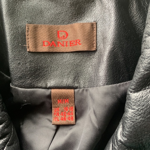 Ladies Danier leather jacket - Picture 2 of 4